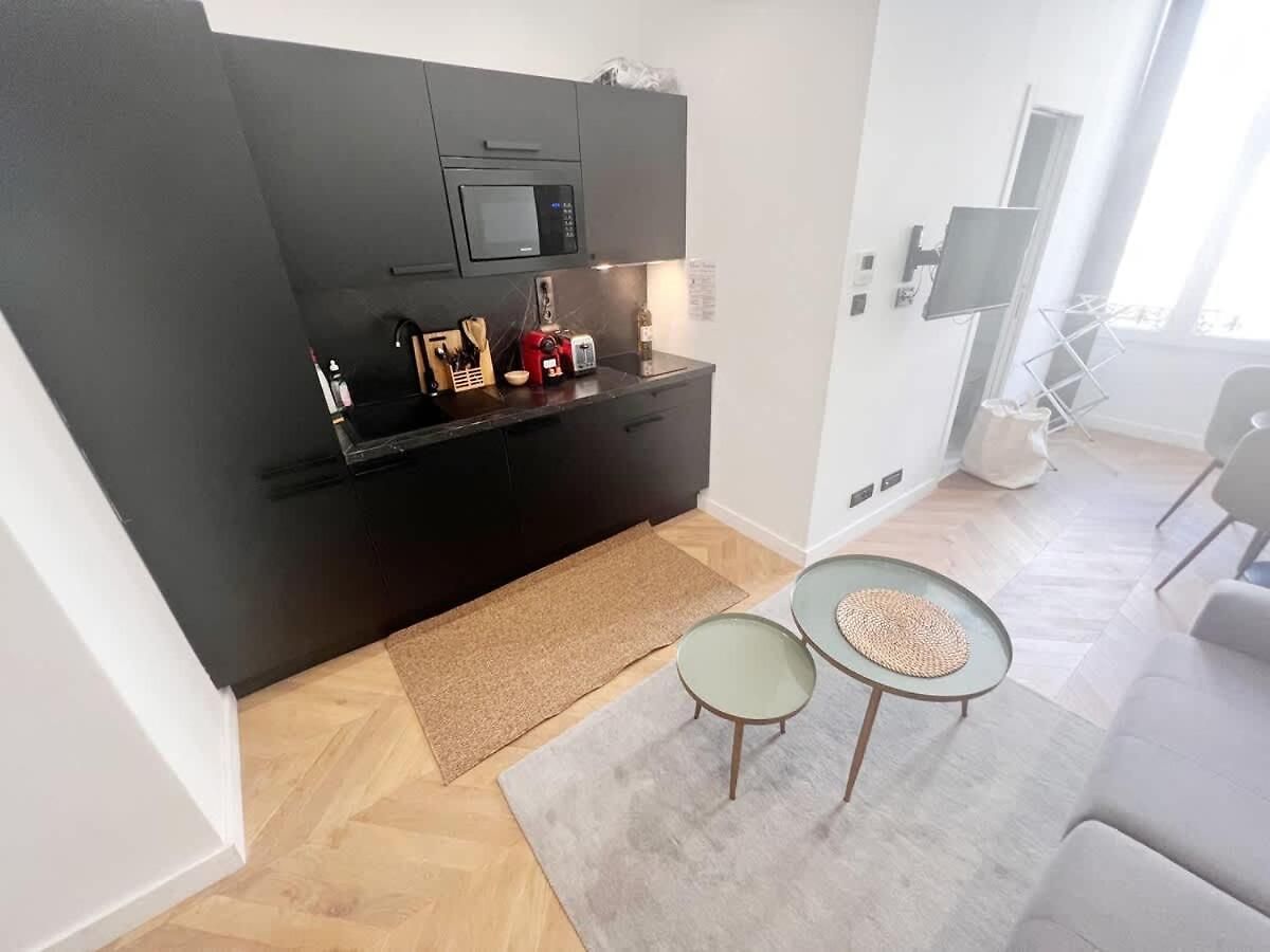 Bright Modern & Walkable *