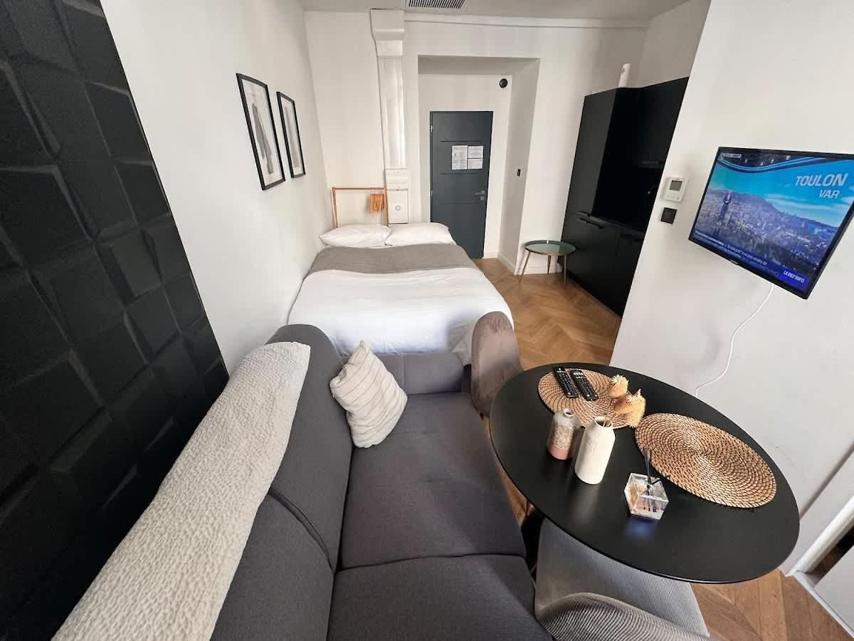 Apartment Bright Modern & Walkable