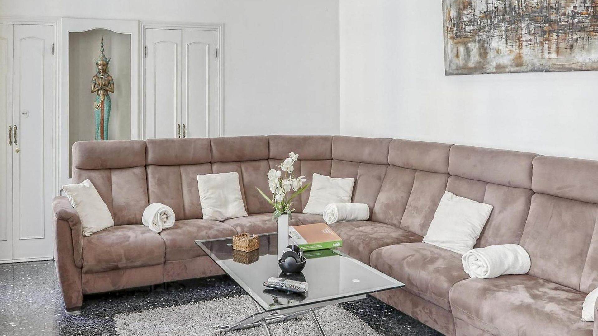 In Near Beaches * Nice