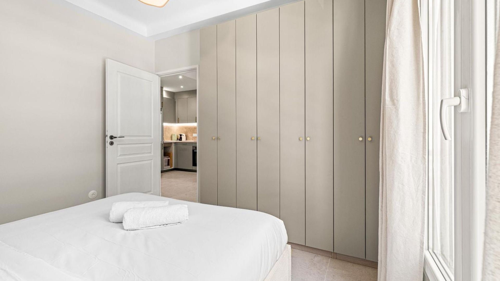 Fully Renovated 2-bedroom Apartment *