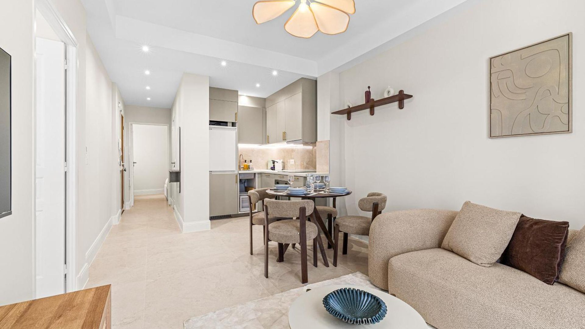 Fully Renovated 2-bedroom Nice