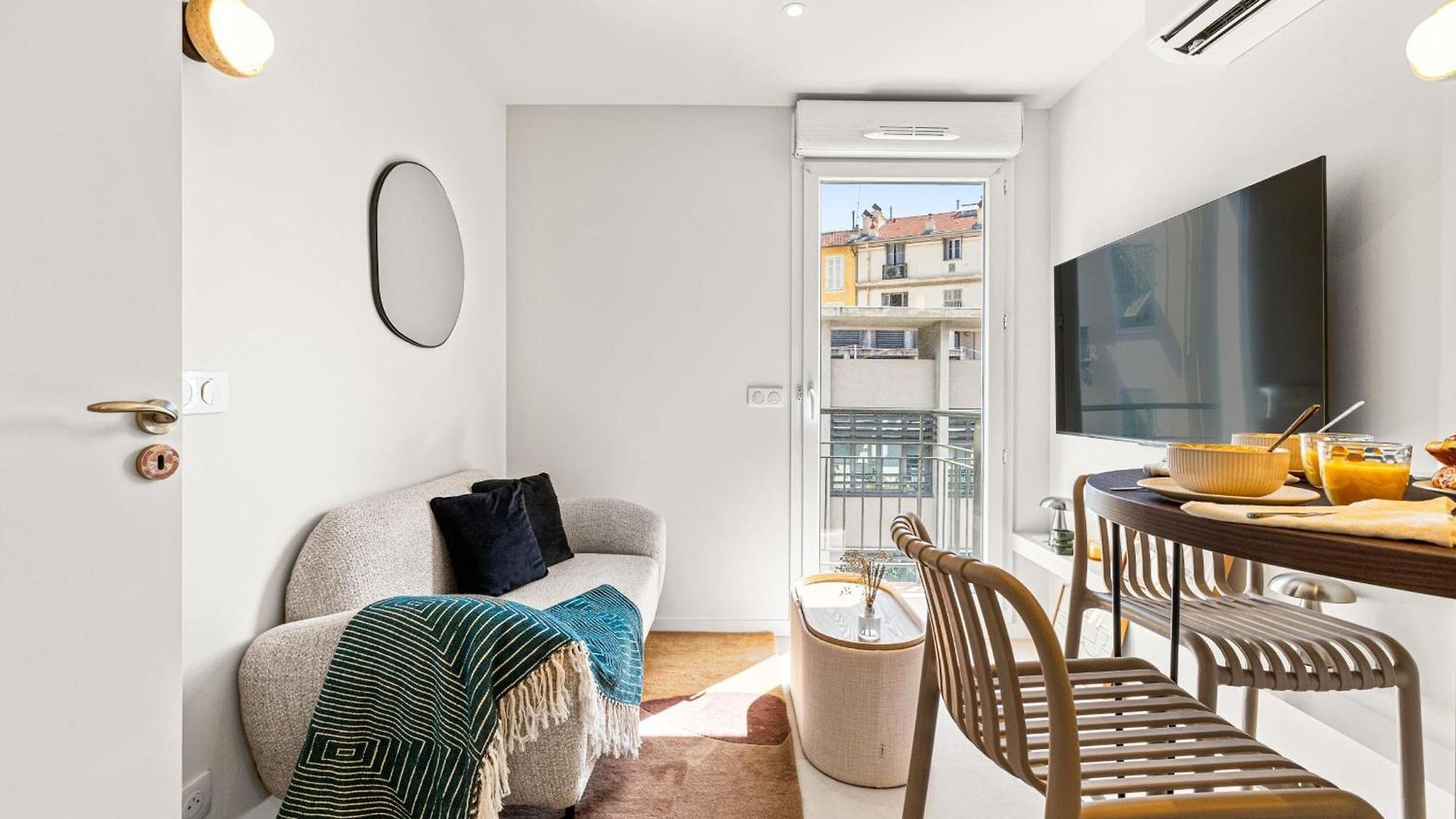 Carabacel - One Ac And Balcony