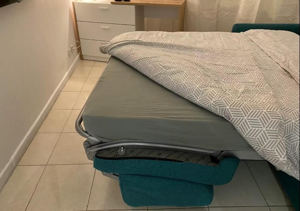 A Modern Recently Renovated, 7 Min To