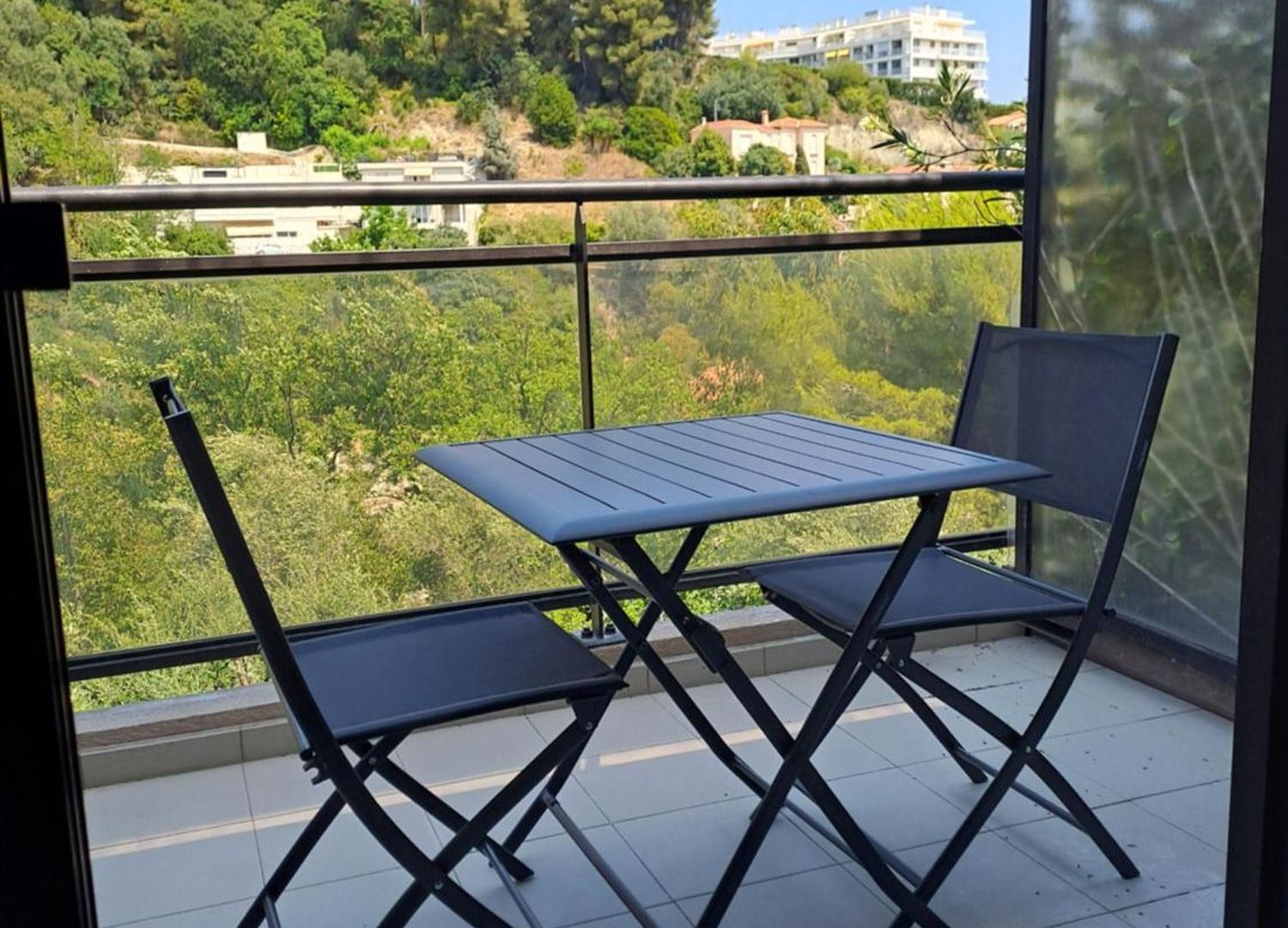 Blue Line - New Modern With Terrace & Ac *