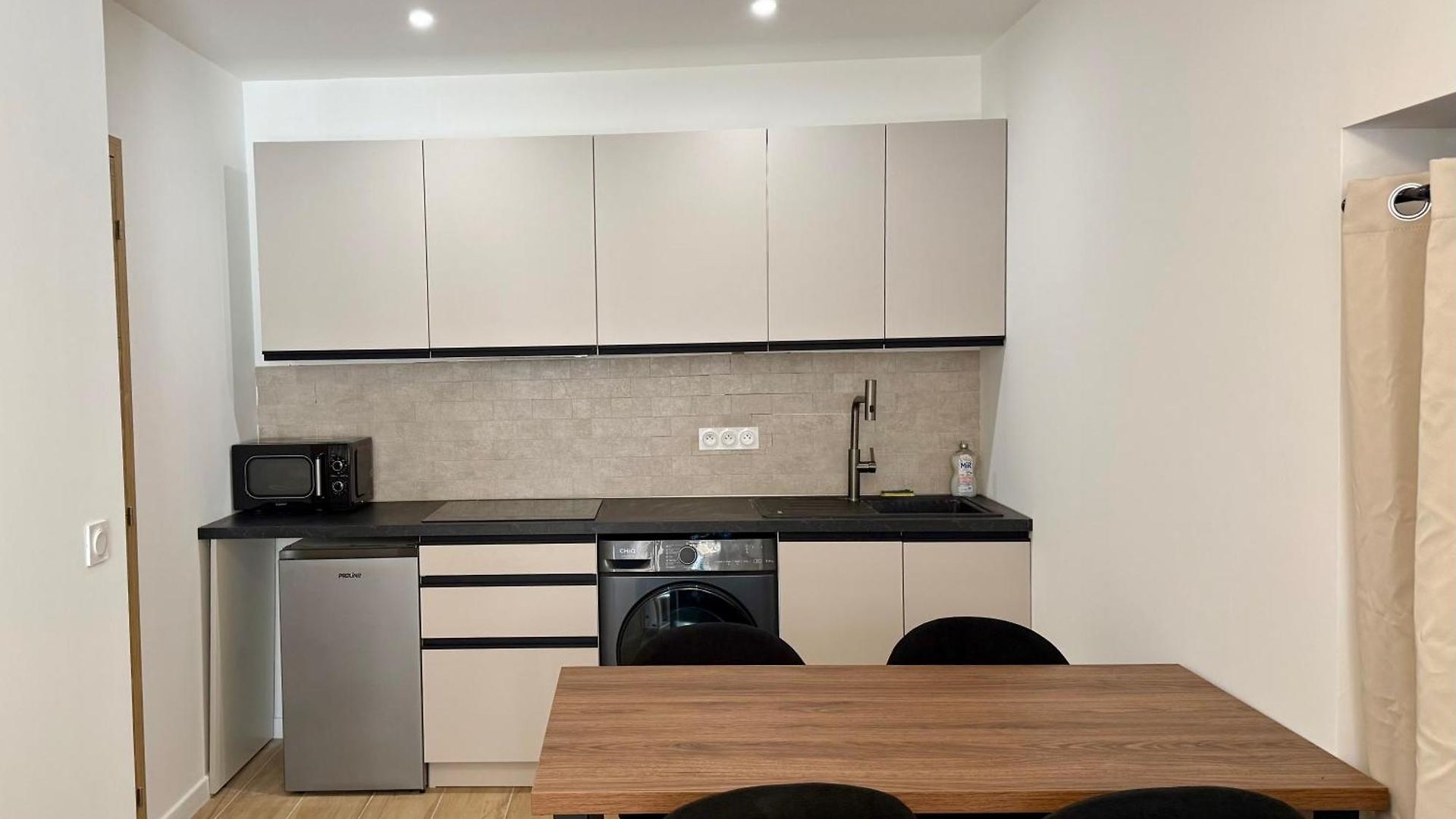 Apartment Centre De - A 50 M - Wi-fi - Climatisation
