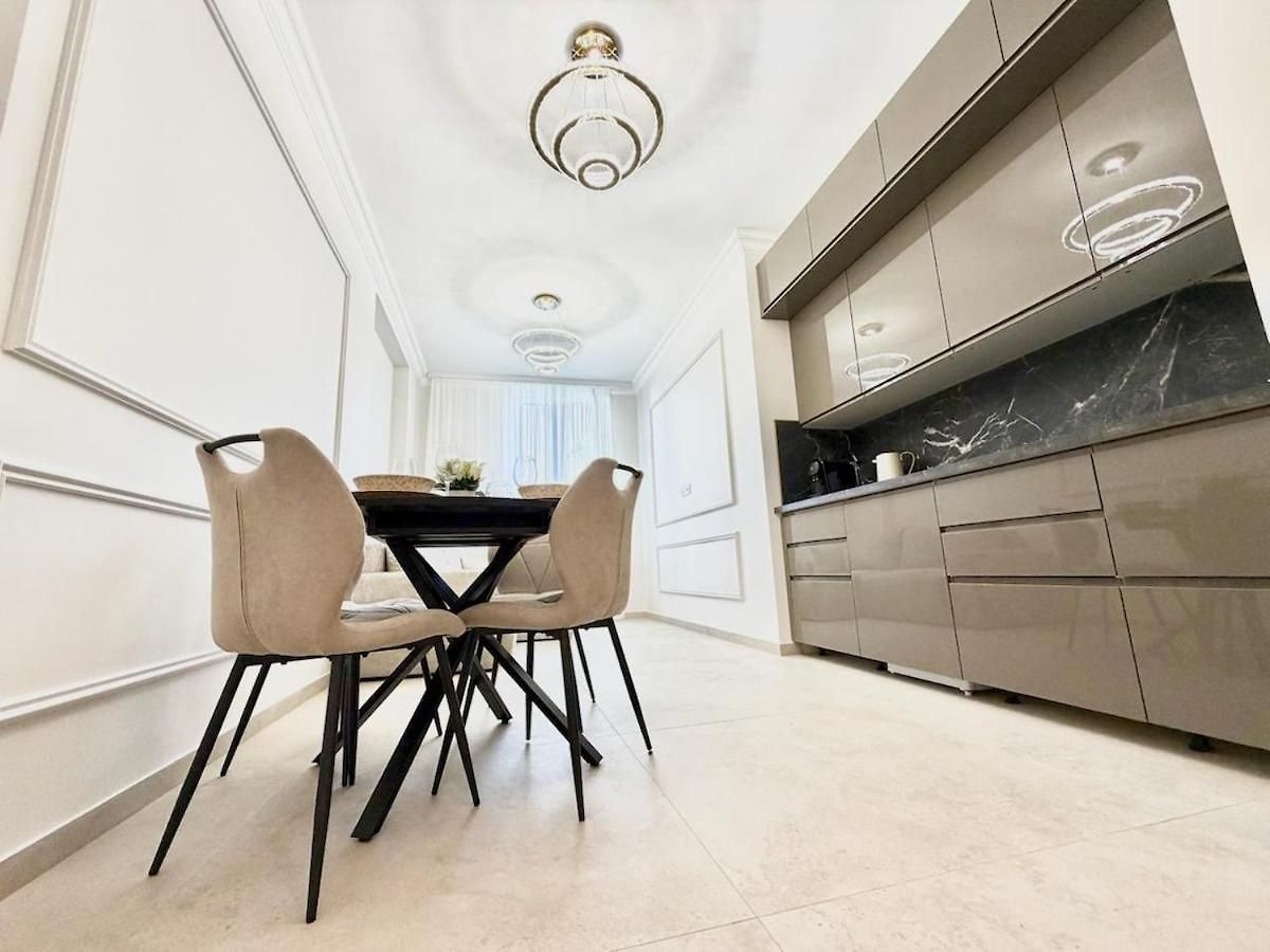 Apartment With Garden Near And Tram