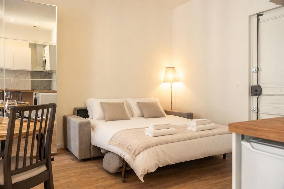 New Designer Ac Wifi Near Train Station Apartment *