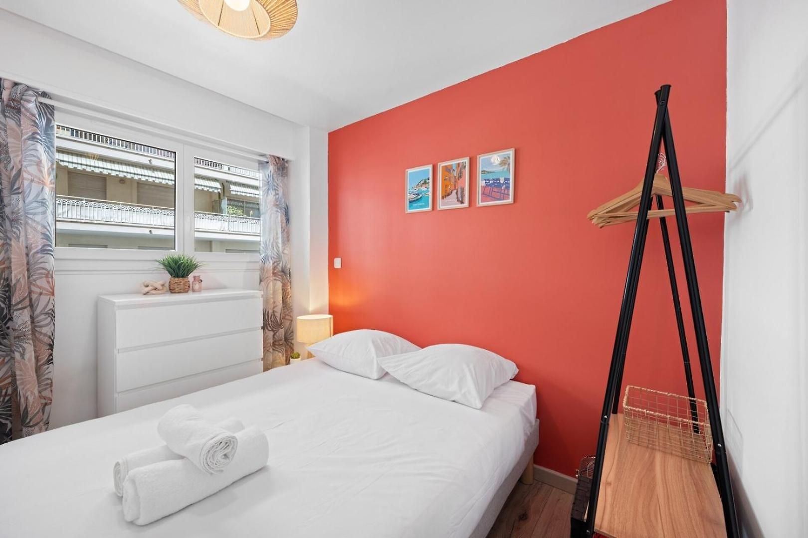 Beautifully Renovated With Charm - In The Port /ac Apartment *