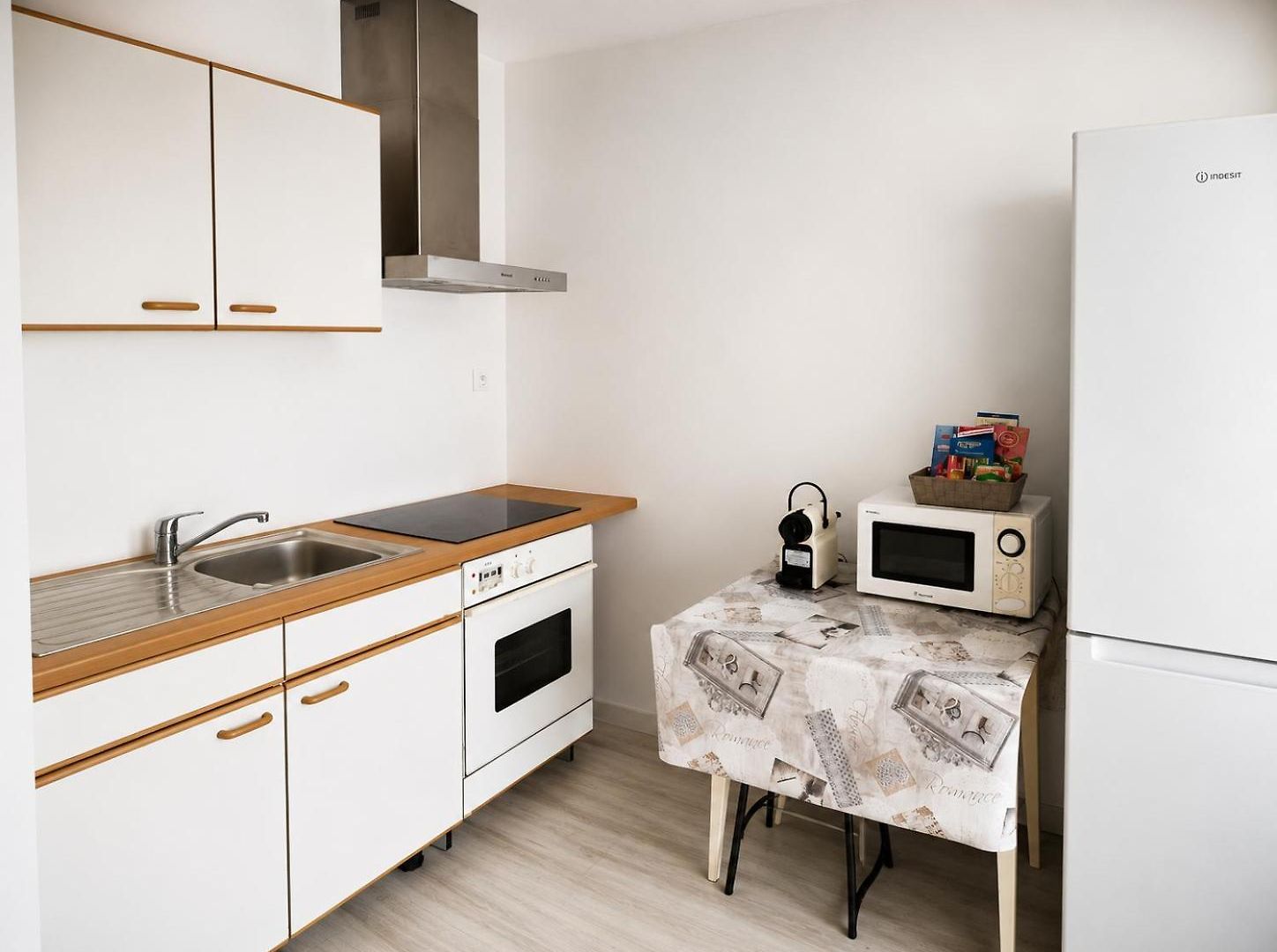 3 Spacieux A , Tramway , Aeroport , Gare Apartment *