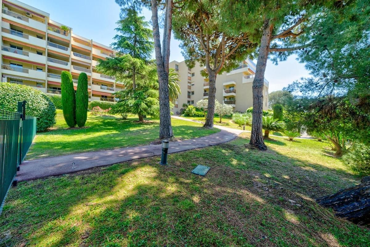 Beautiful 2-bedroom Apartment, Garden, Swimming Pool, Sea Within Walking Distance