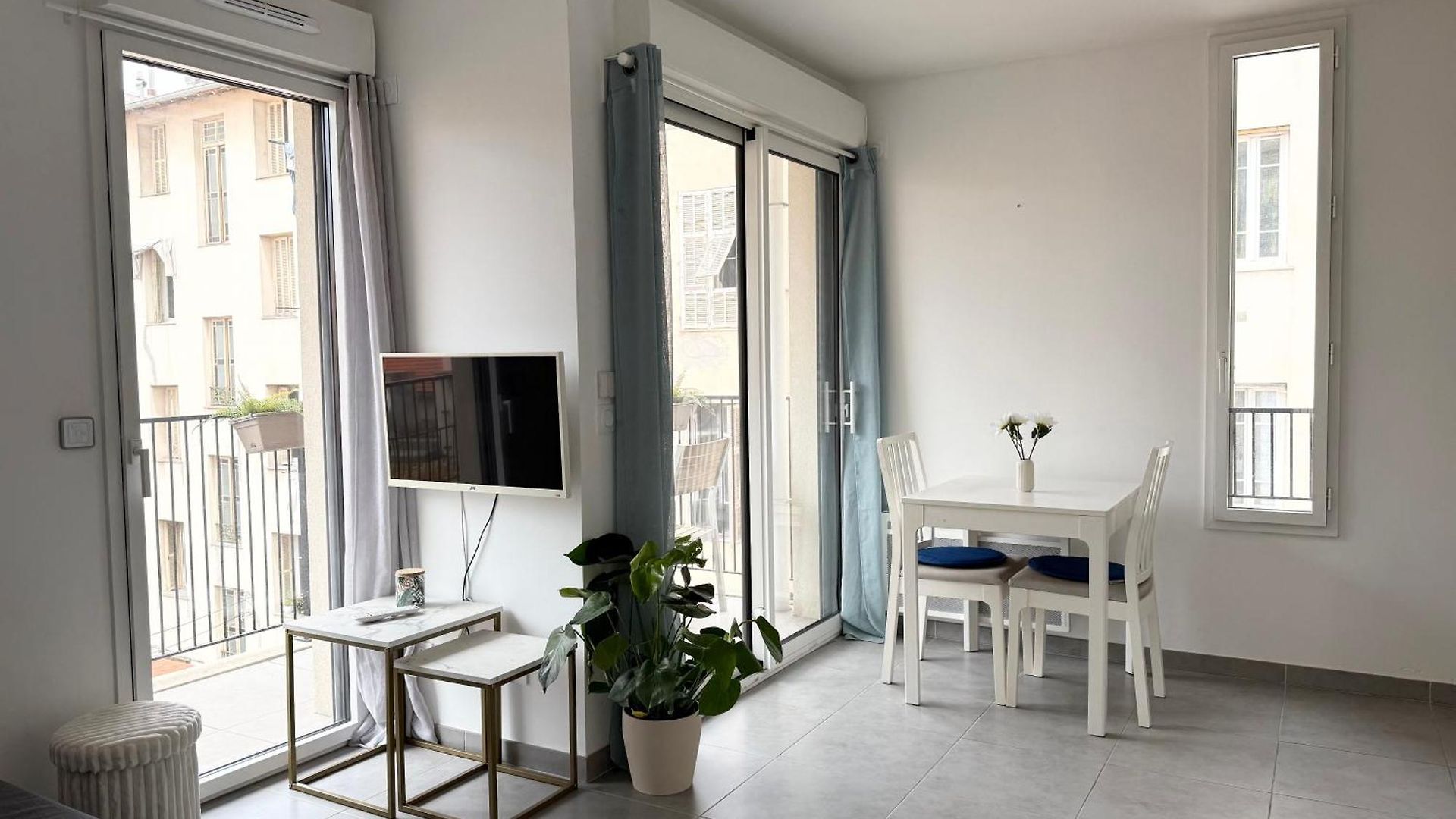 2p Moderne Avec Terrasse A