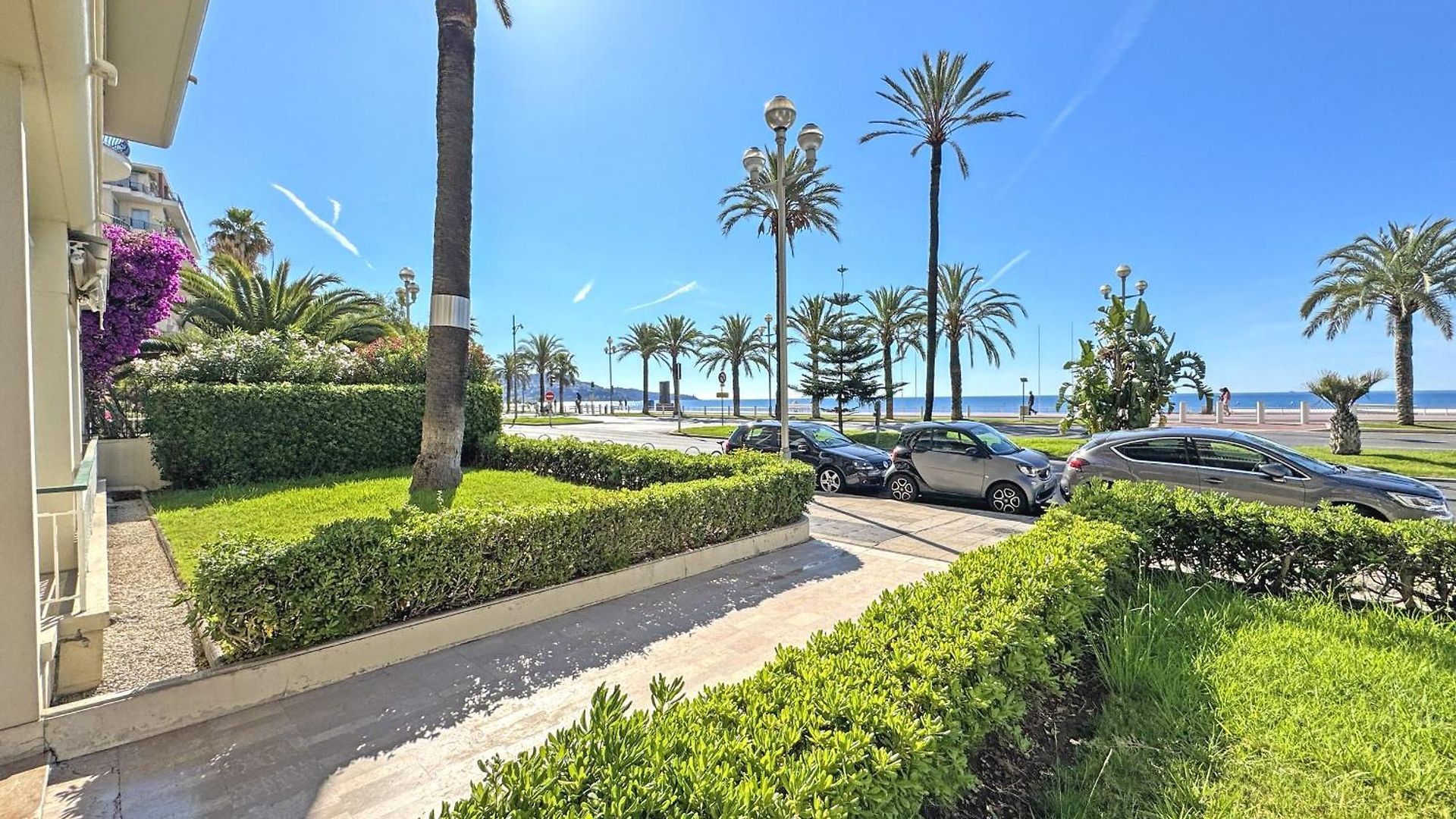 Apartment Rare Seafront Garden On Promenade
