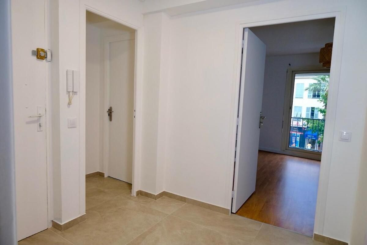 1 Minute To Tram - 3 Ac - 2 Balcony - Close Apartment Nice