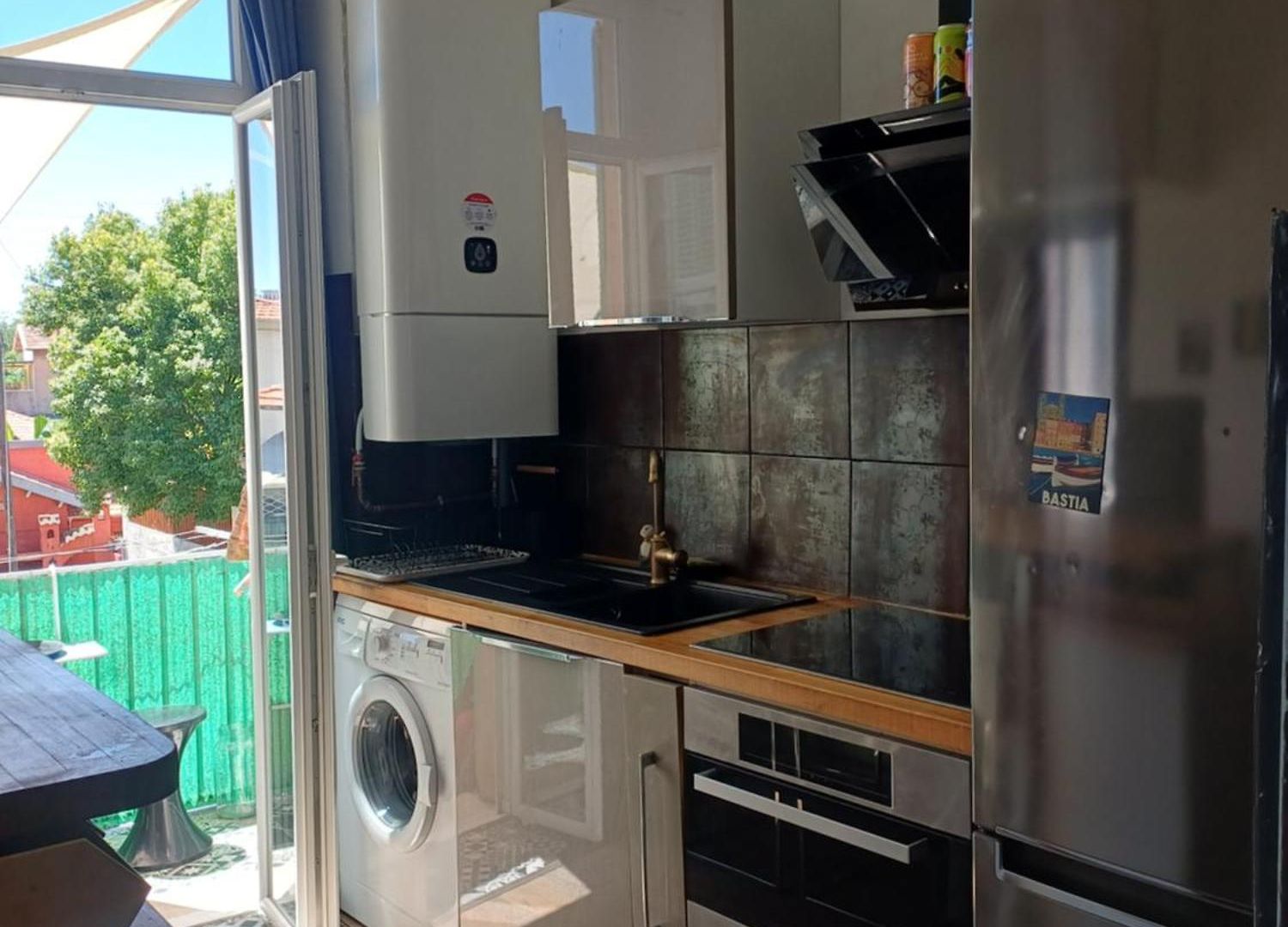 2p Renove Dans Bel Immeuble Nicois De Caractere Nice