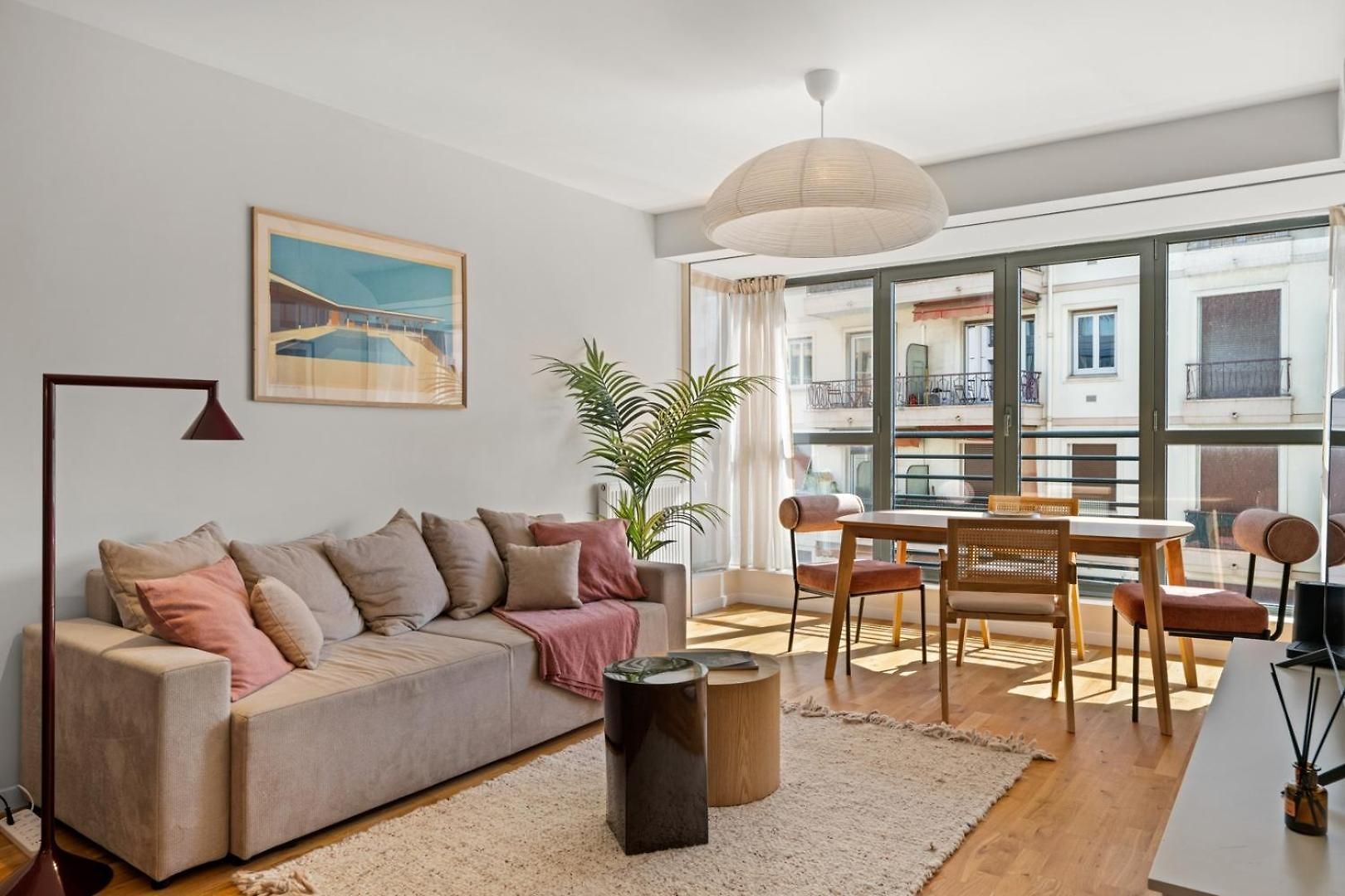 Apartment Stunning & Bright - 2 Bedrooms - Parking Wifi/ac *