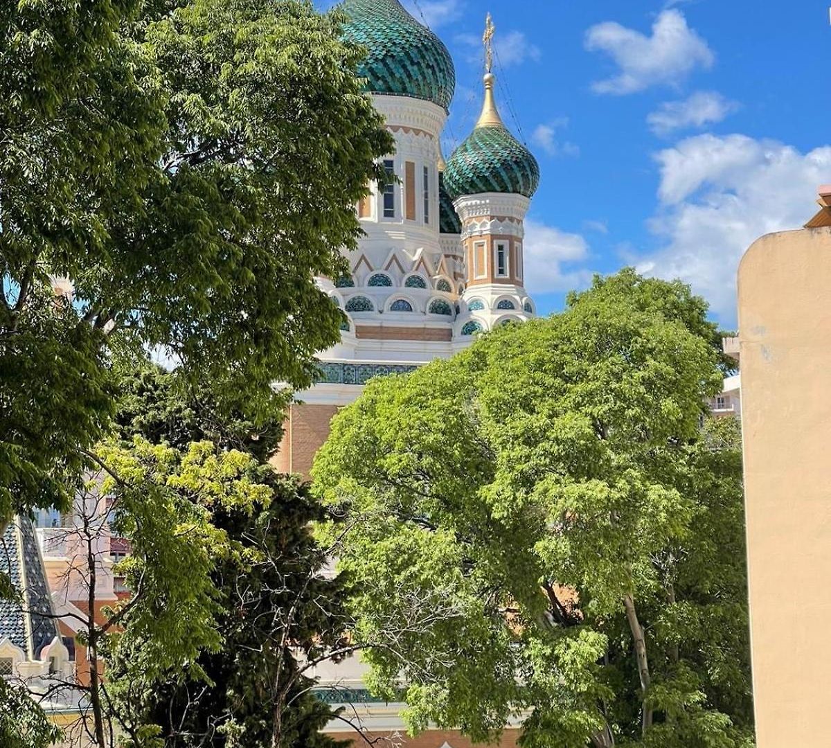 Chaleureux Proche De L'eglise Russe *