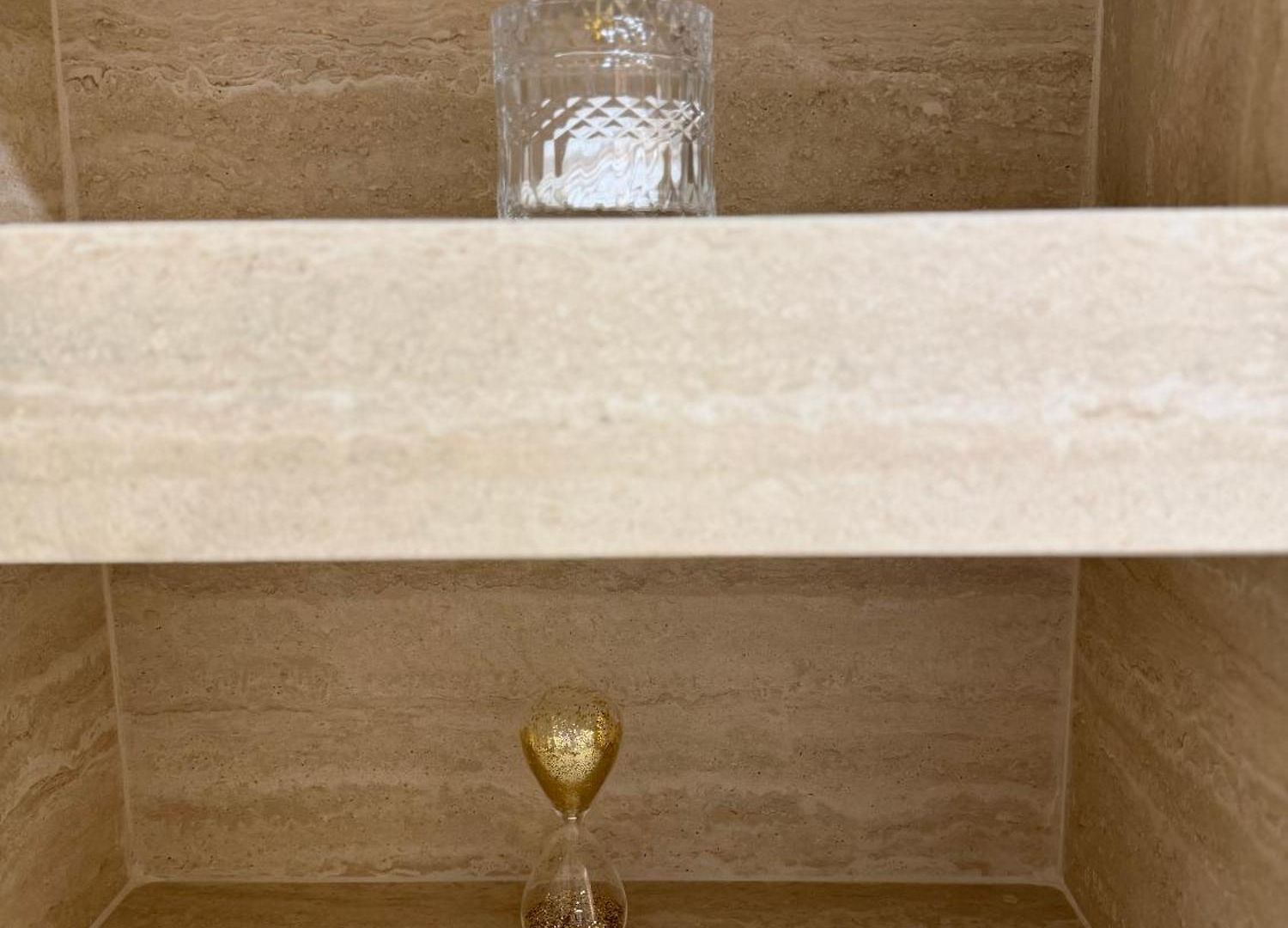Bright 1br Floor Apartment