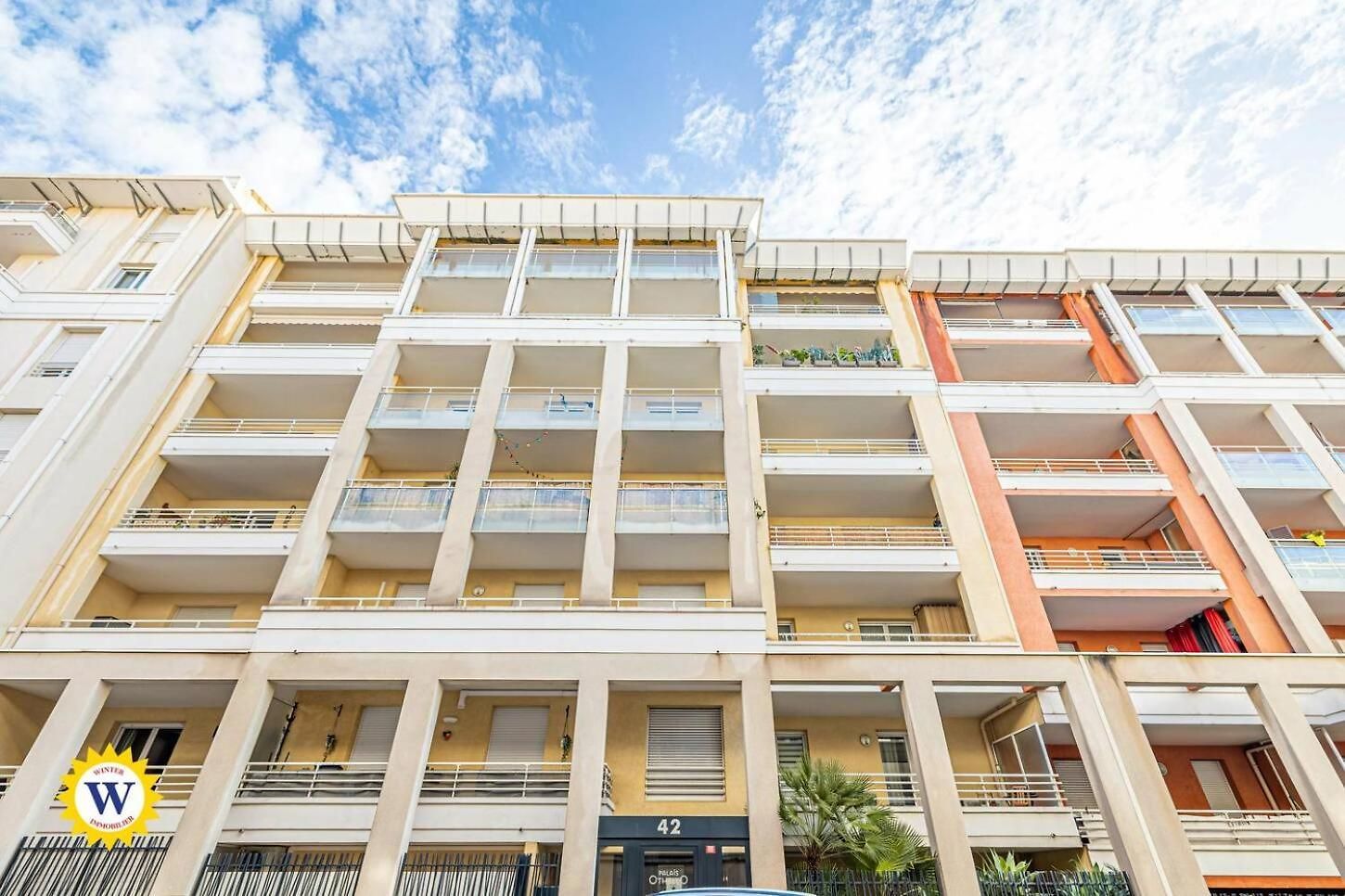 Apartment Avec Terrasse-jardin Au Centre De *