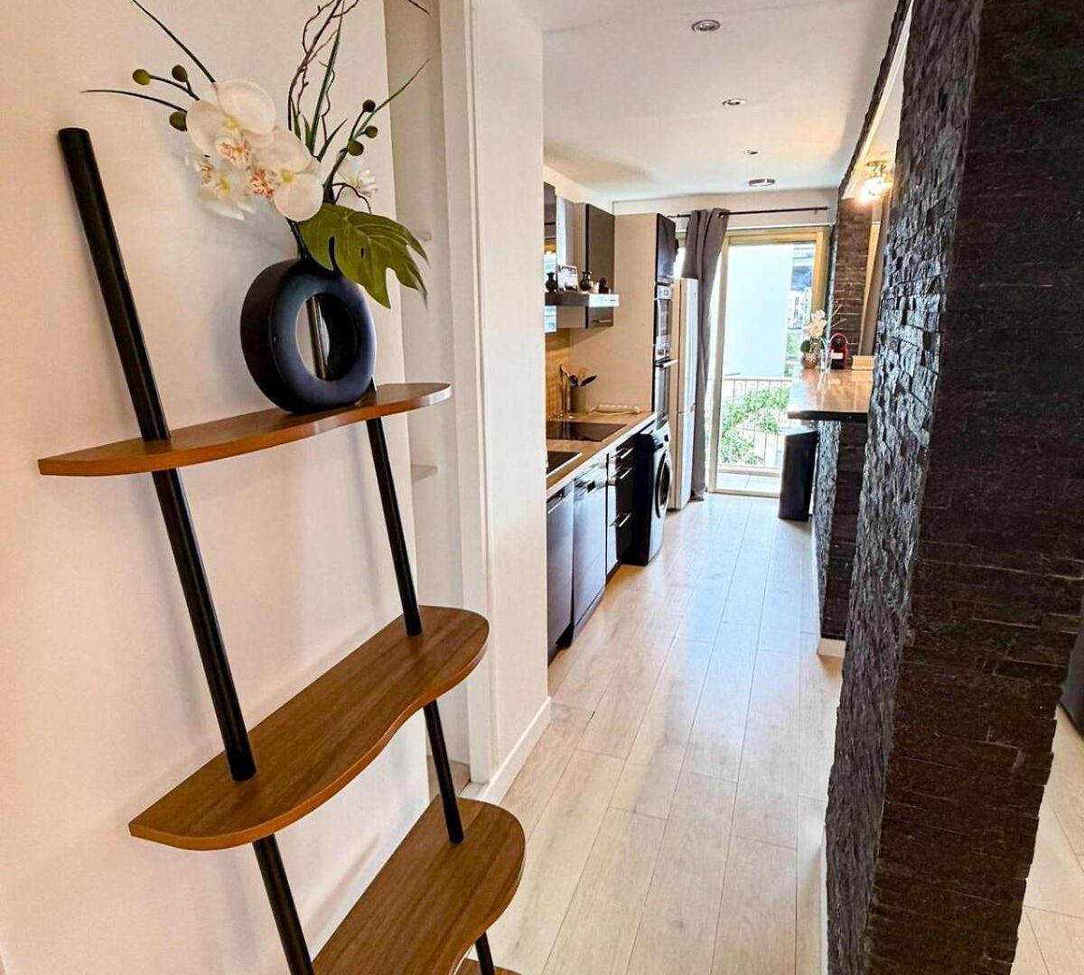Full Furnished In Downtown With Double Ac 50m2