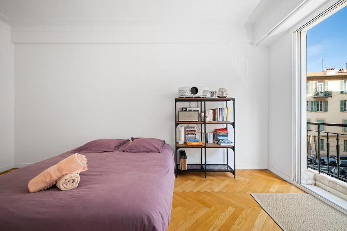 110 M2 Family, 3 Bedrooms Ac And Terrace 8 Min Away