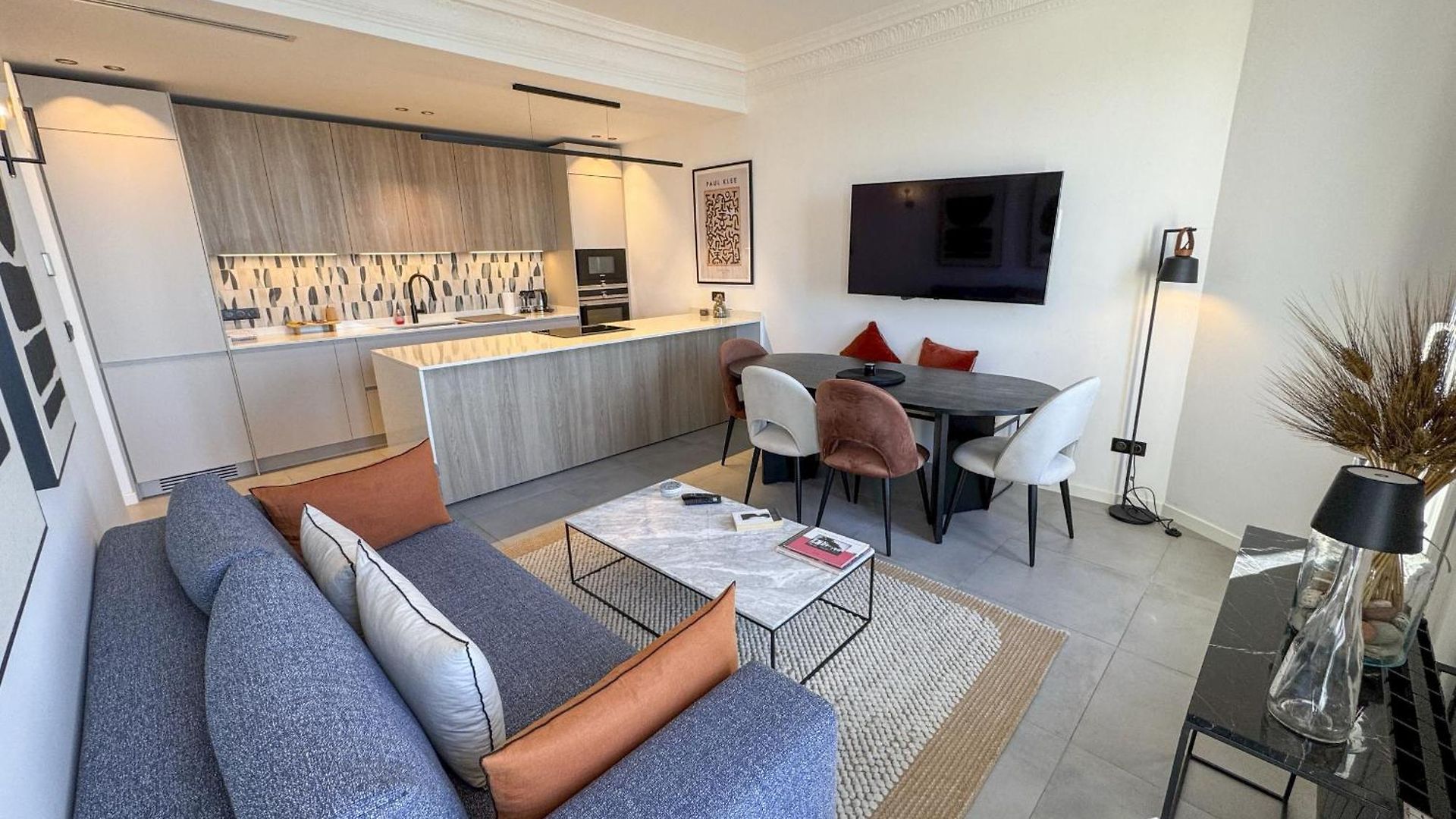 Elegant Sea Front Apartment