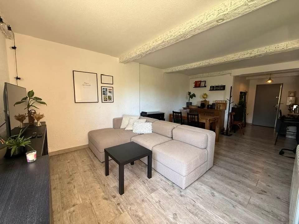 3 Pieces Au Calme La Costiere Apartment