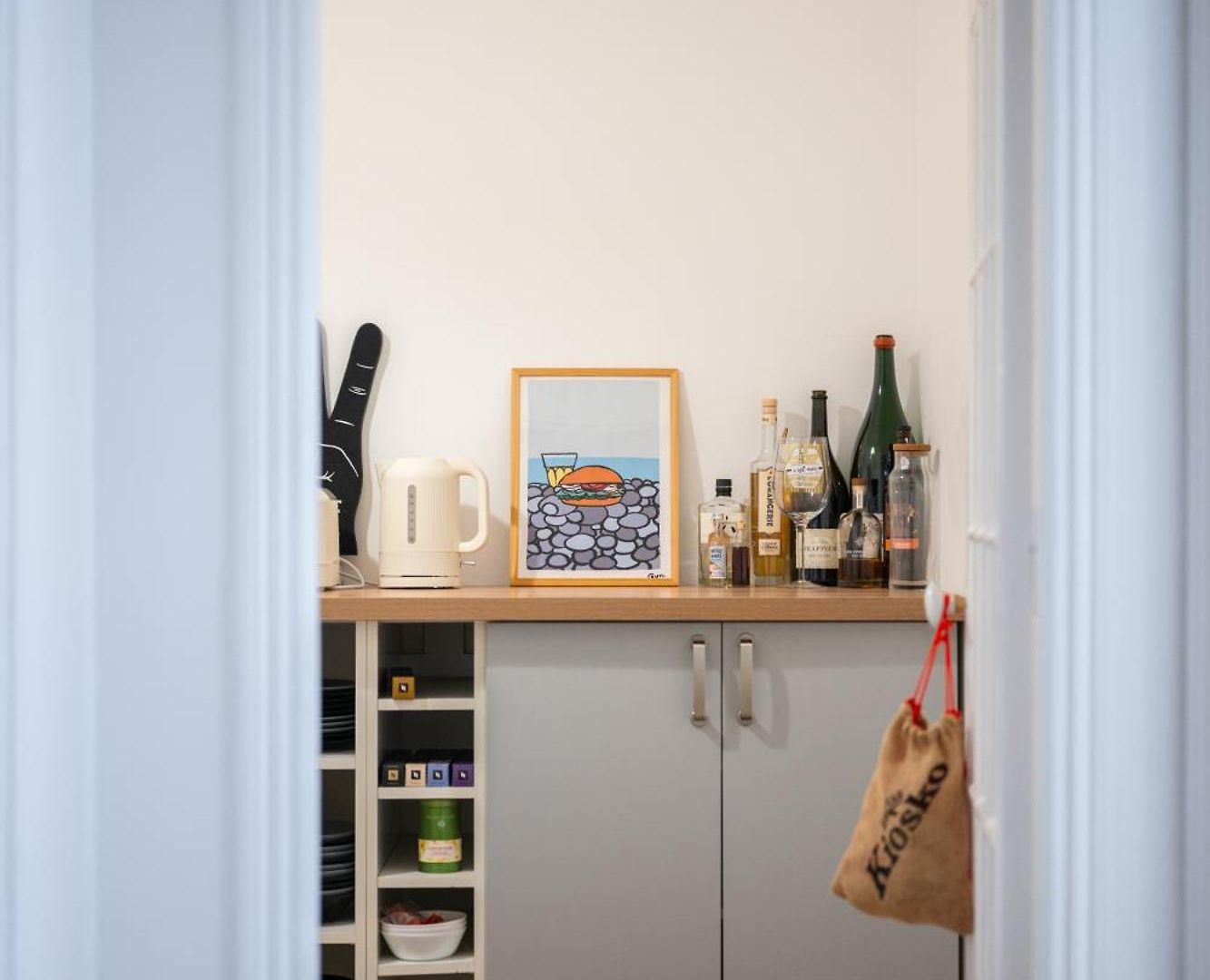 Charming & Comfortable - Near The Port / Parking * Nice