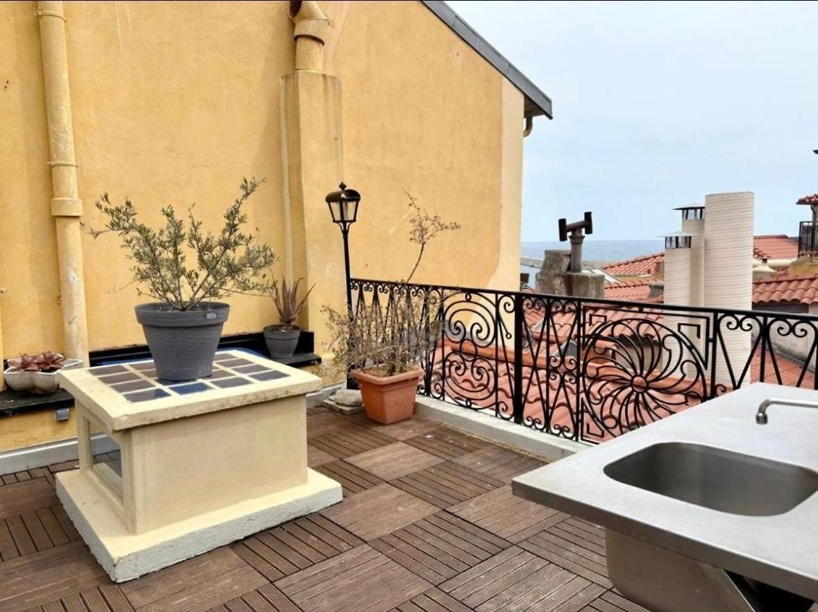 Cozy With Rooftop Terrace 4 People