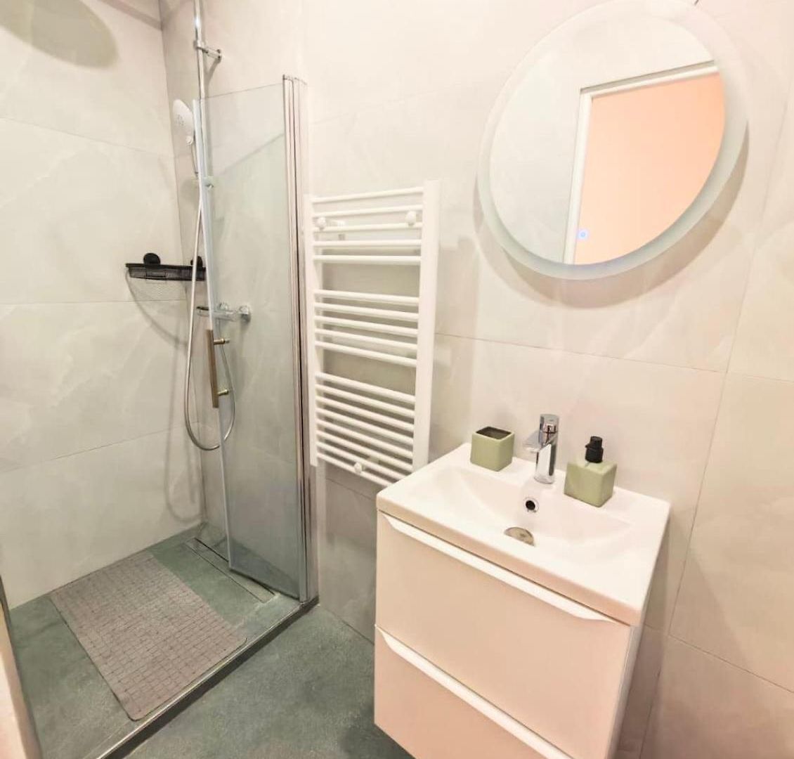 Apartment 2-bedroom In Sleeps 4 *