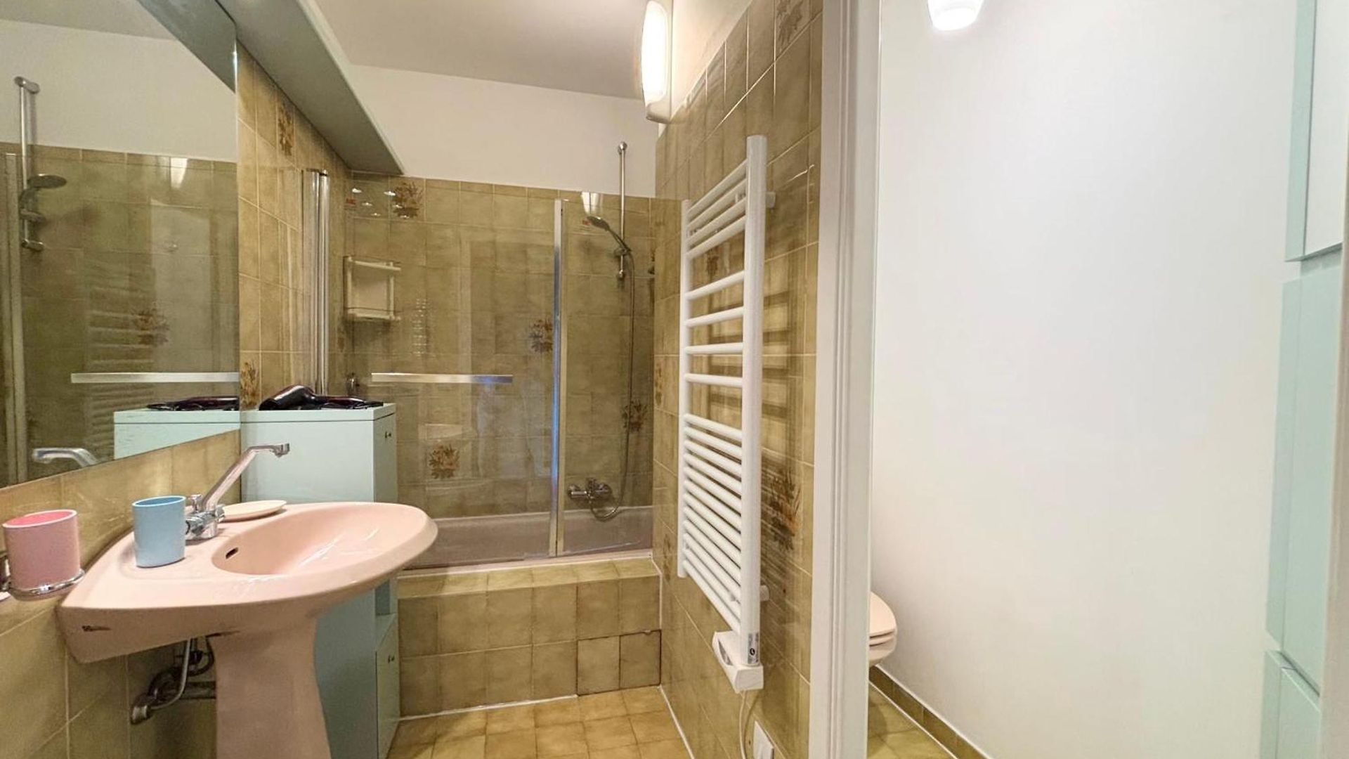 With Balcony And Pool Near The Sea Apartment