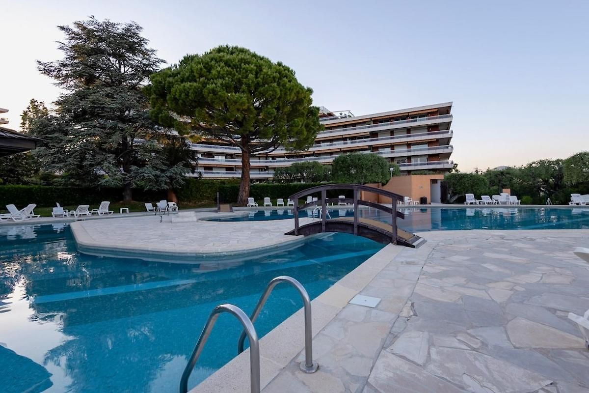 Stunning Sea View 2 Bedroom In Apartment Nice