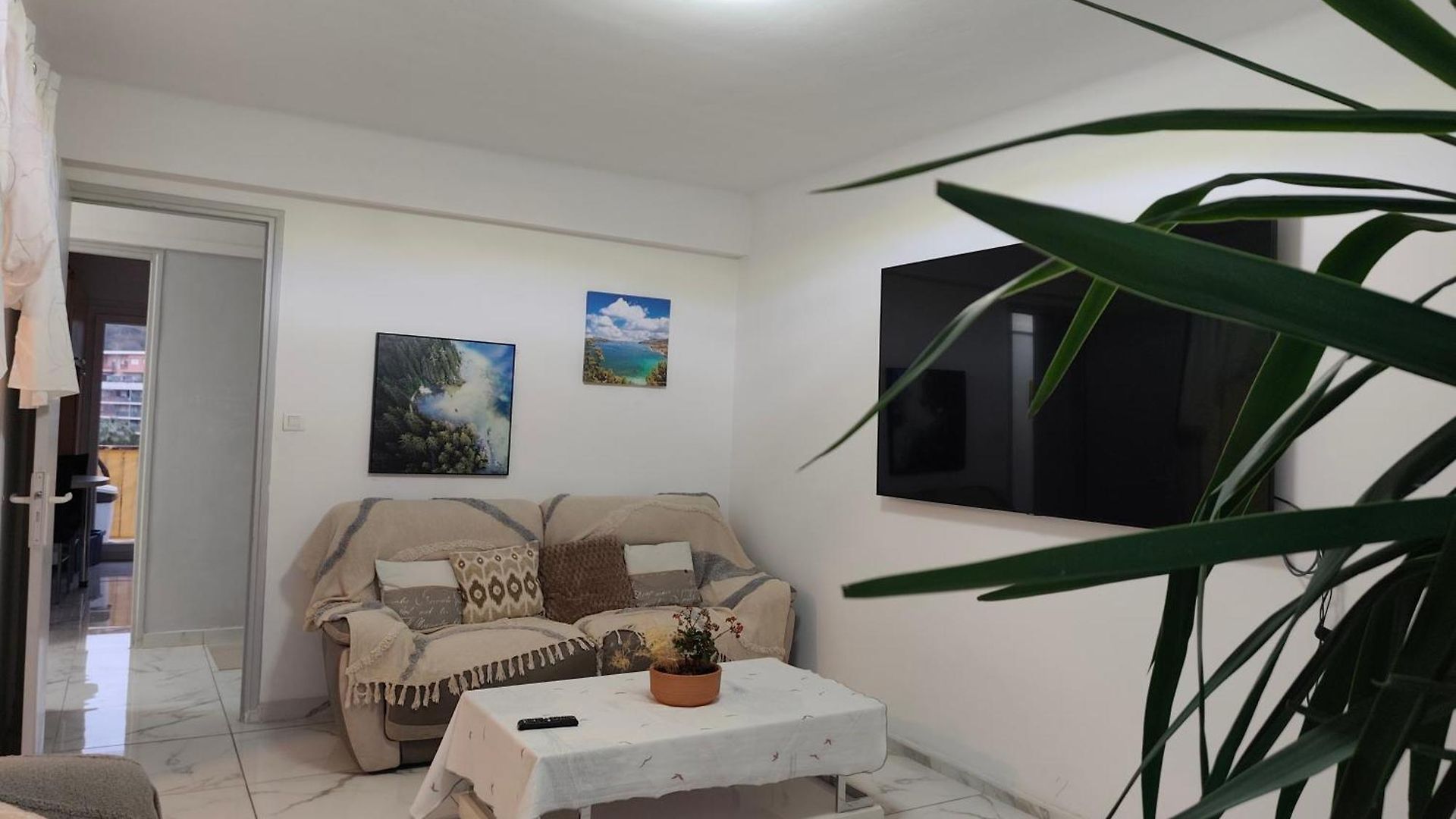Riviera Escape Balcony Tram Airport Apartment *