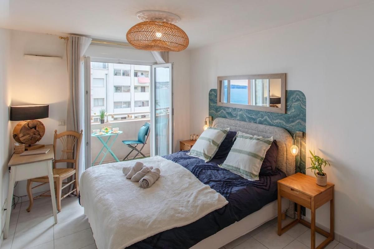 Modern 2-bedroom Sea View, Air Conditioning, Balcony * Nice
