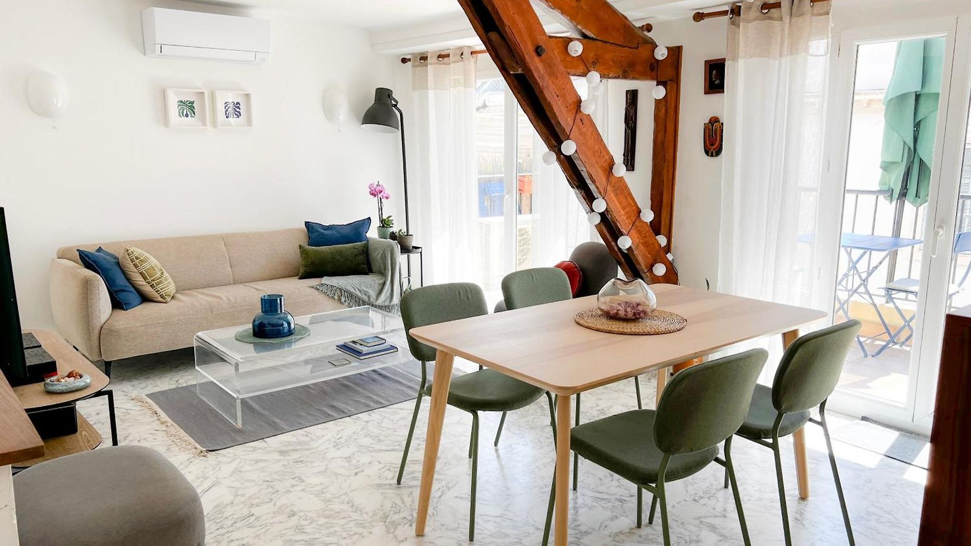 Bright Floor 2br With Large Terrace In Centre Apartment