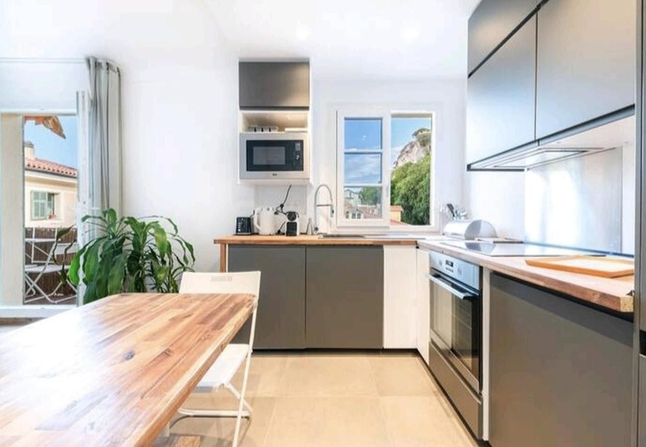 Apartment Chic At Port 2 With Private Bathrooms & Ac *