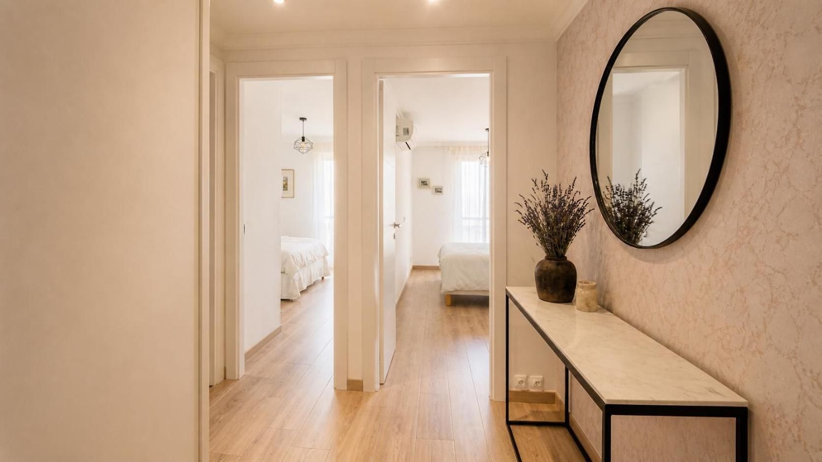 Heart Of Nice, 3min, 3 Ac Units, Balcony With 4-seater Dining! Apartment *