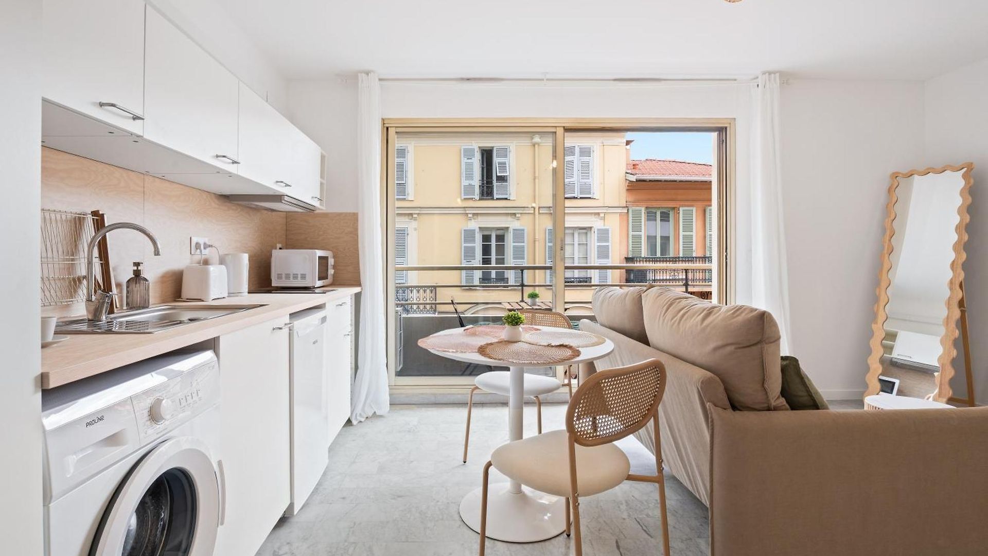 Apartment Renting - 2philibert - Bohemian Terrace Port & Promenade *