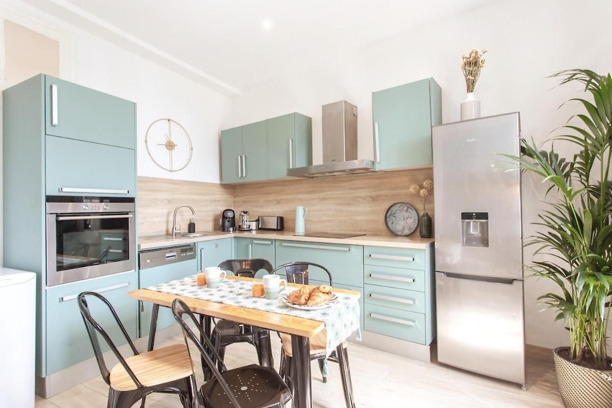 Promenade Sea View 2 Bedrooms, Ac, Wifi Apartment *