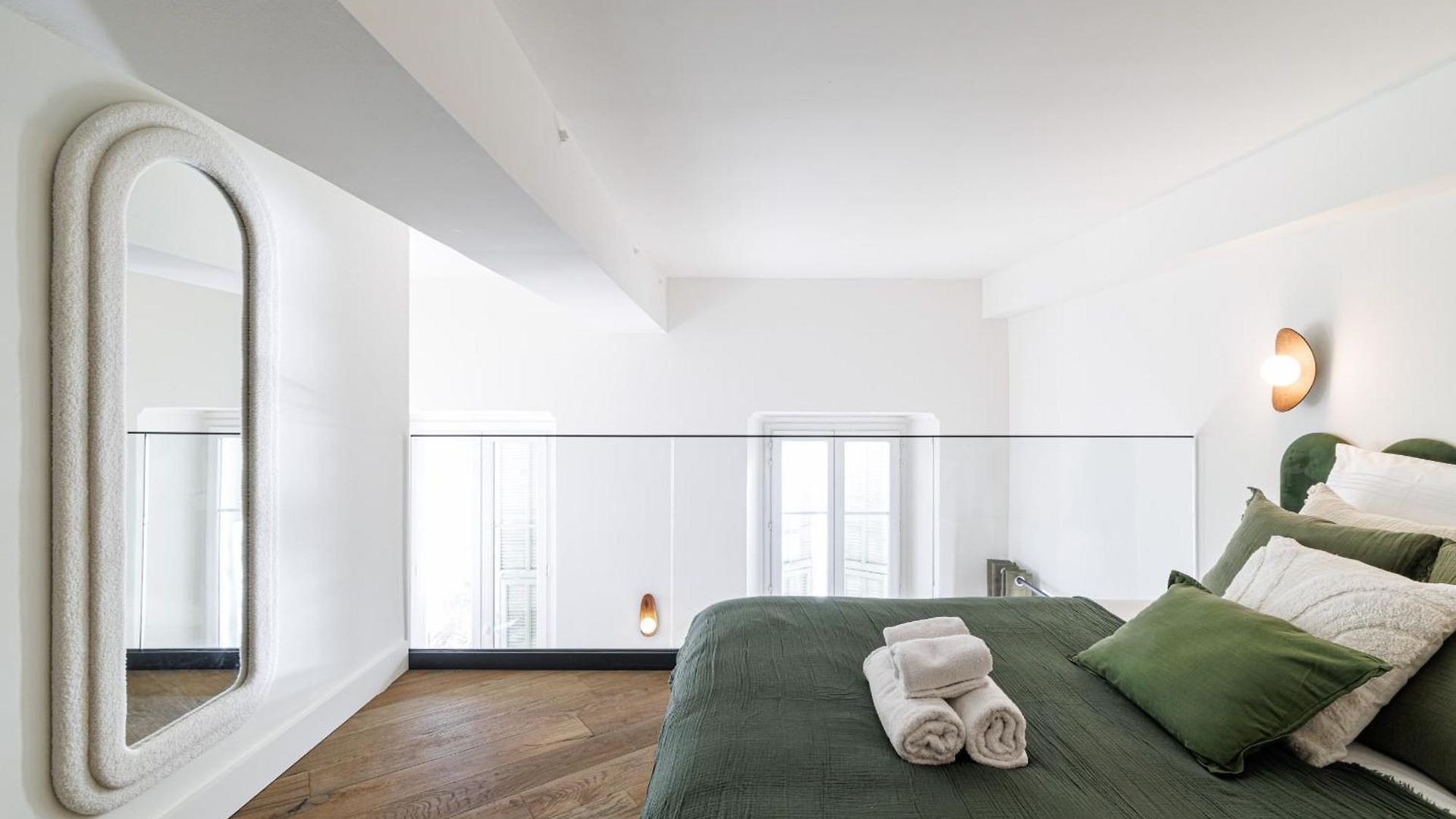 Apartment 20 Quai Lunel - Loft Vue Port De - 2 Mezzanine - Climatise *