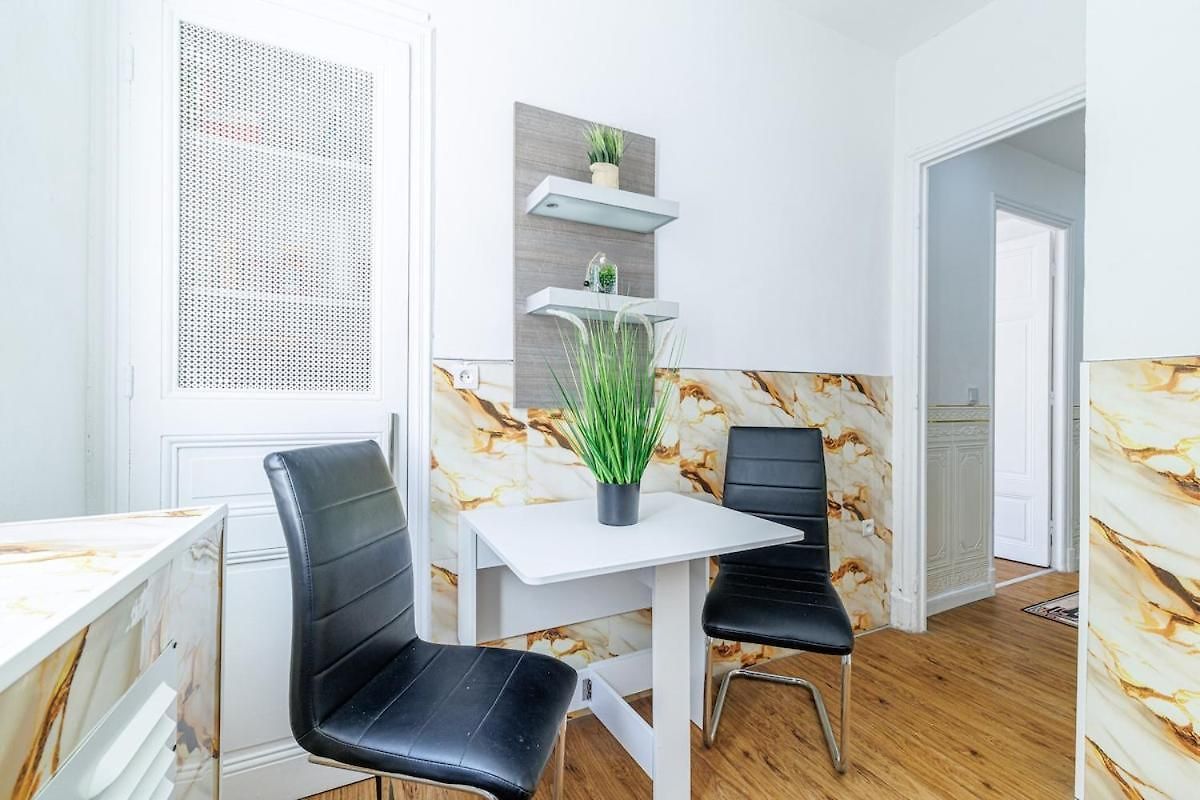- Charming 2 In A Quiet Area Nice