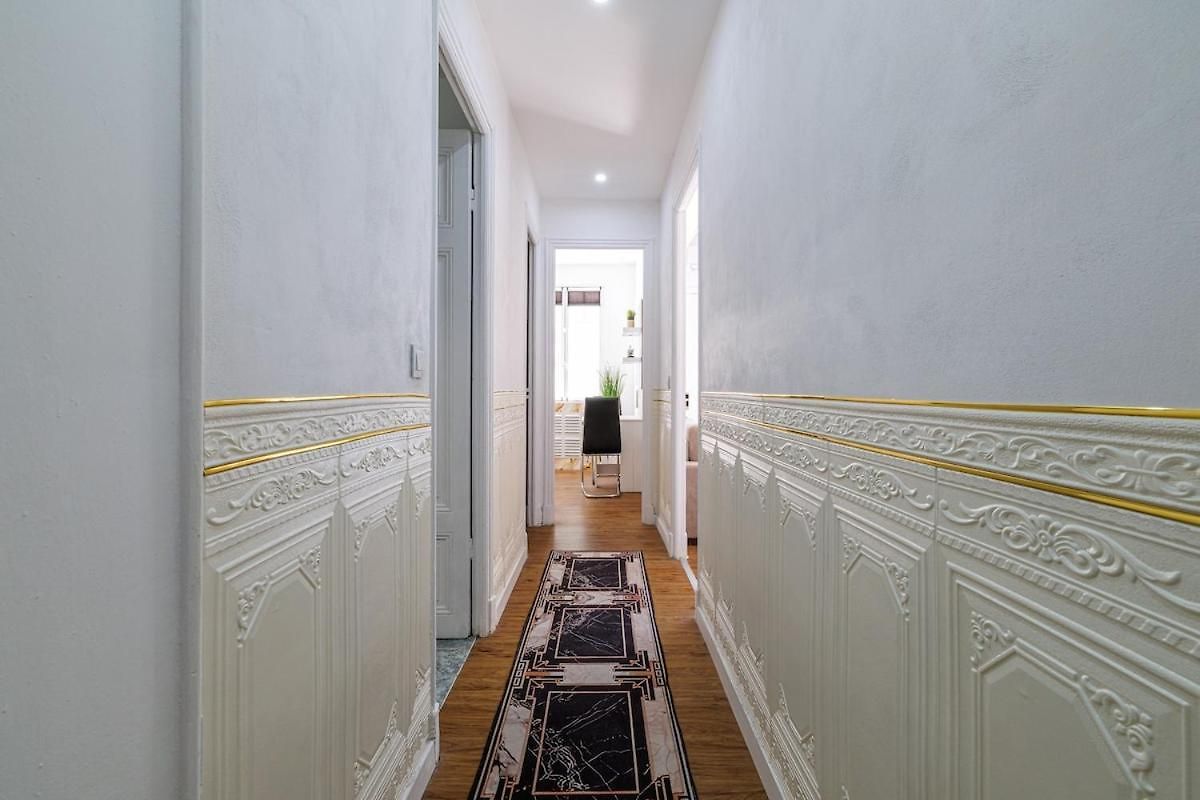 - Charming 2 In A Quiet Area Apartment