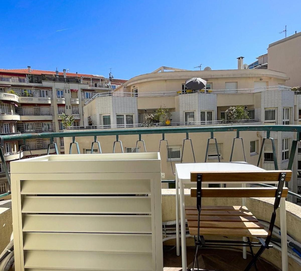 Charming Apartment, Air-conditioned And Centrally Located *