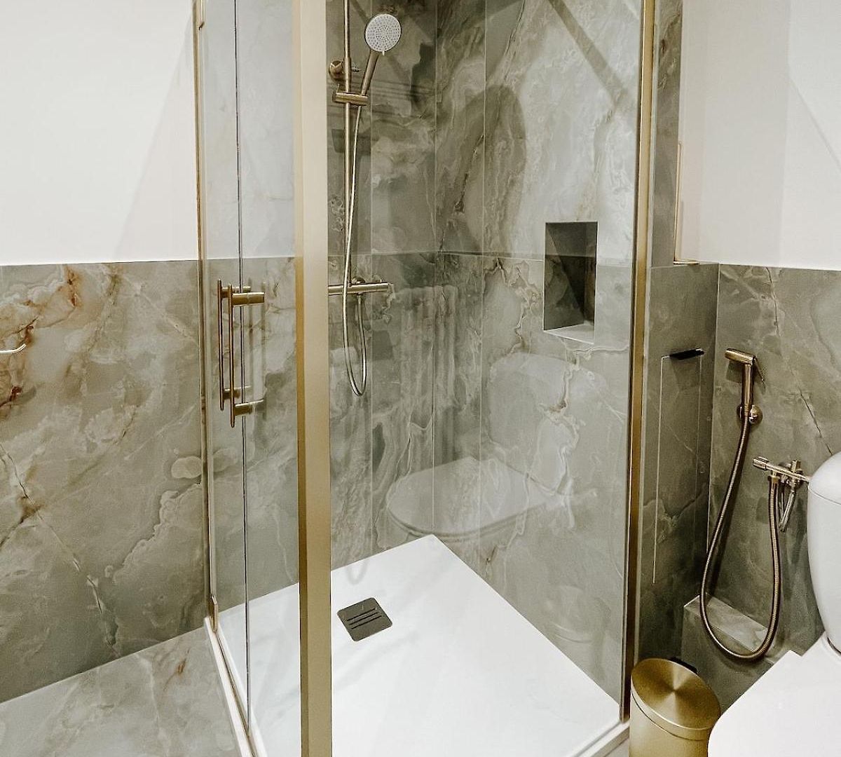 Apartment Charming Apartment, Air-conditioned And Centrally Located