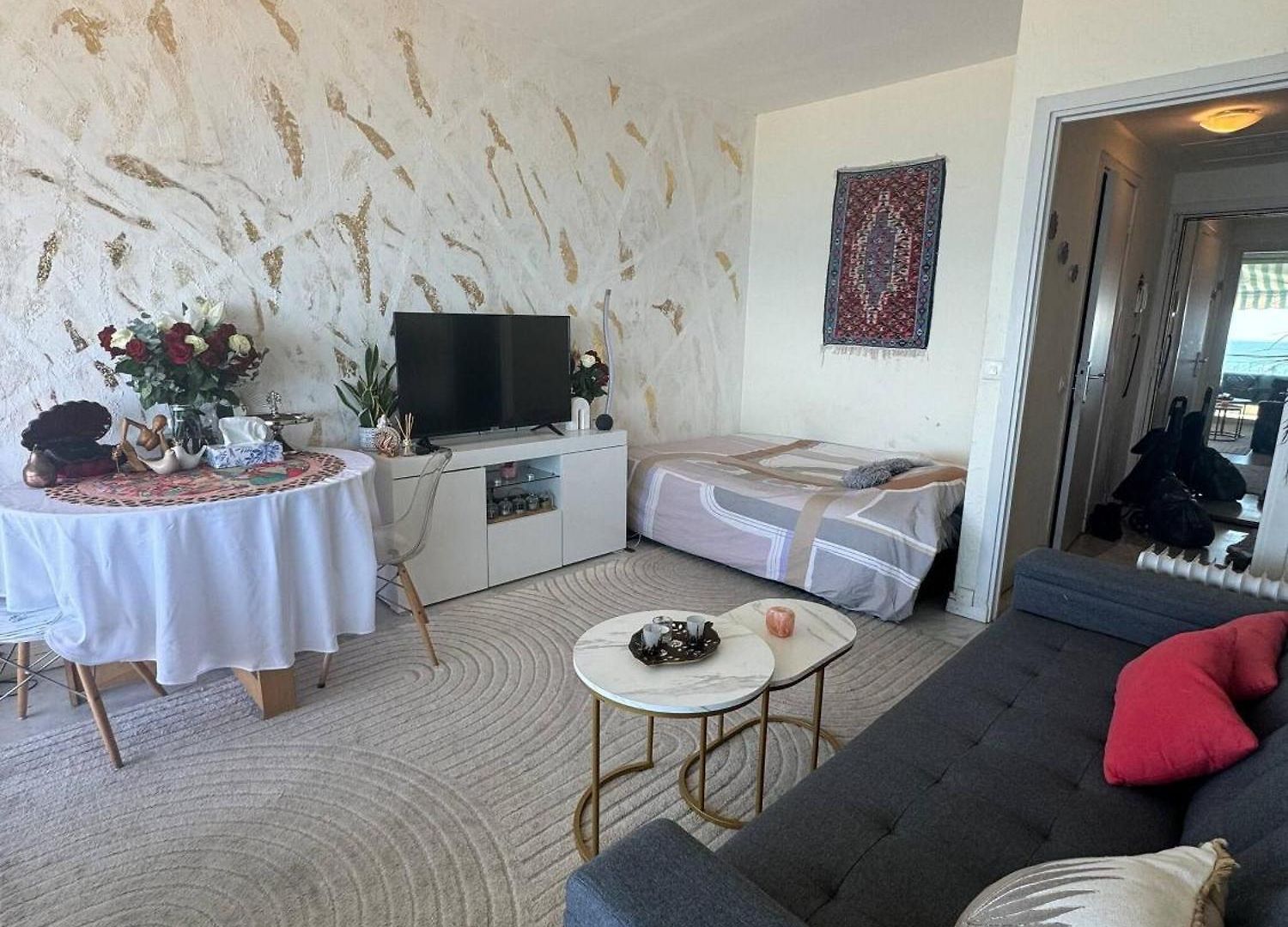 Charming With Ocean Views In Nice, France Apartment