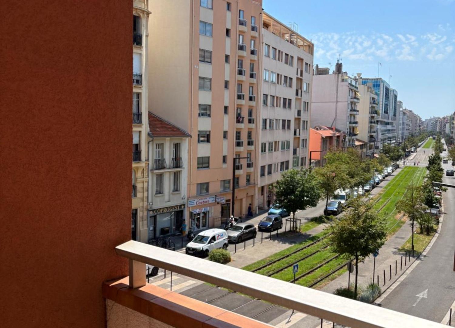 Tres Joli Apparemment A 50 Metres De La Nice