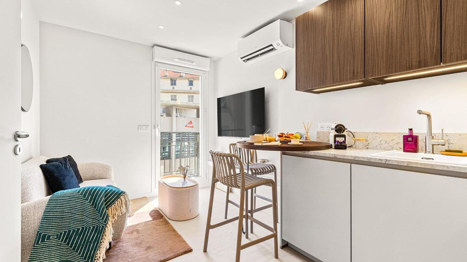 Carabacel - One Ac And Balcony Apartment Nice