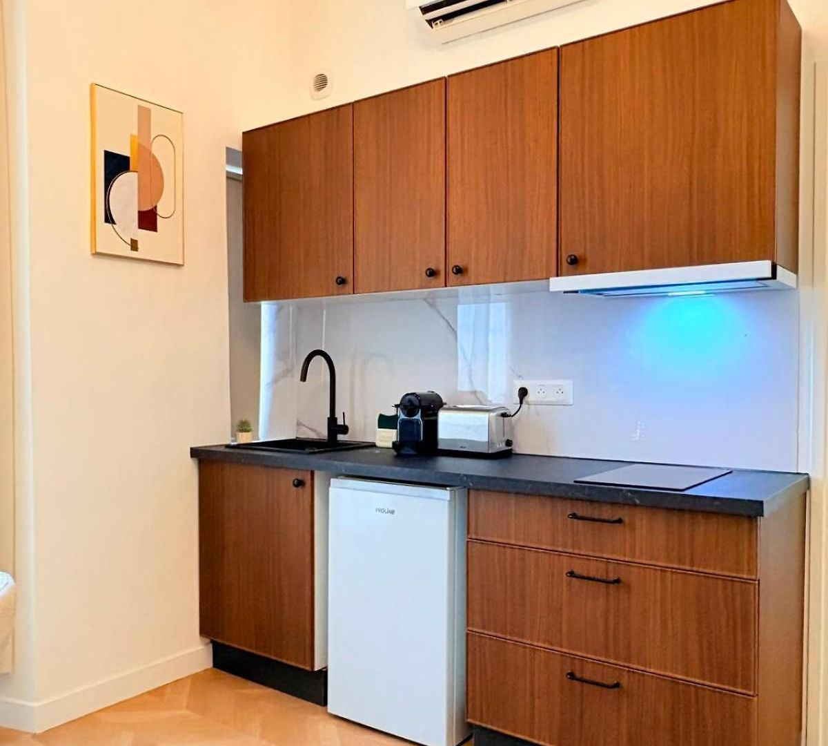Seabnb - Elegantia Collection - Ac - Luxury - Walk Everywhere Apartment *