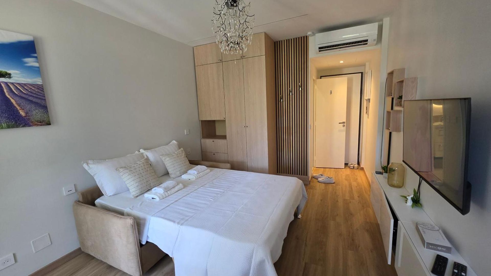 Negrescu - Promenade & Apartment