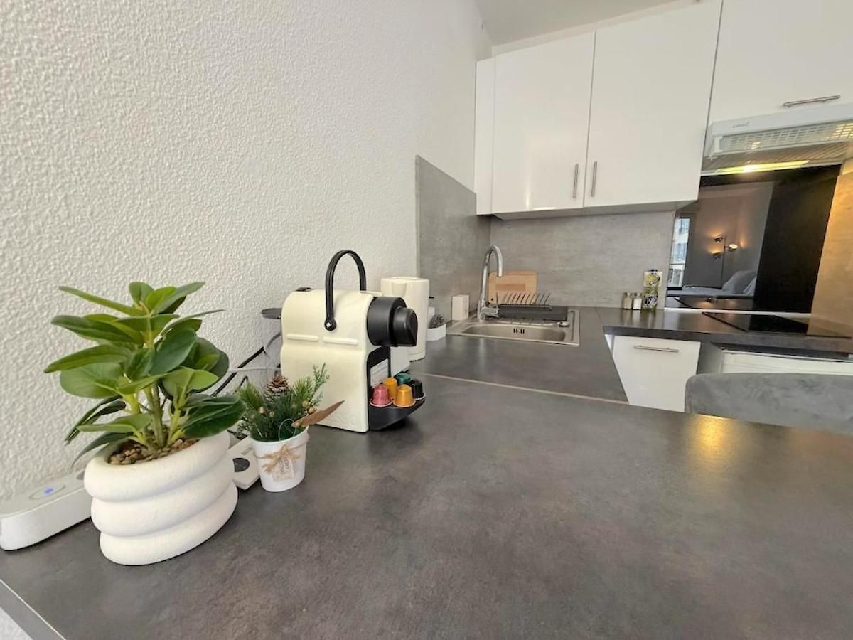 Apartment Charming Cozy With Sunny Balcony *