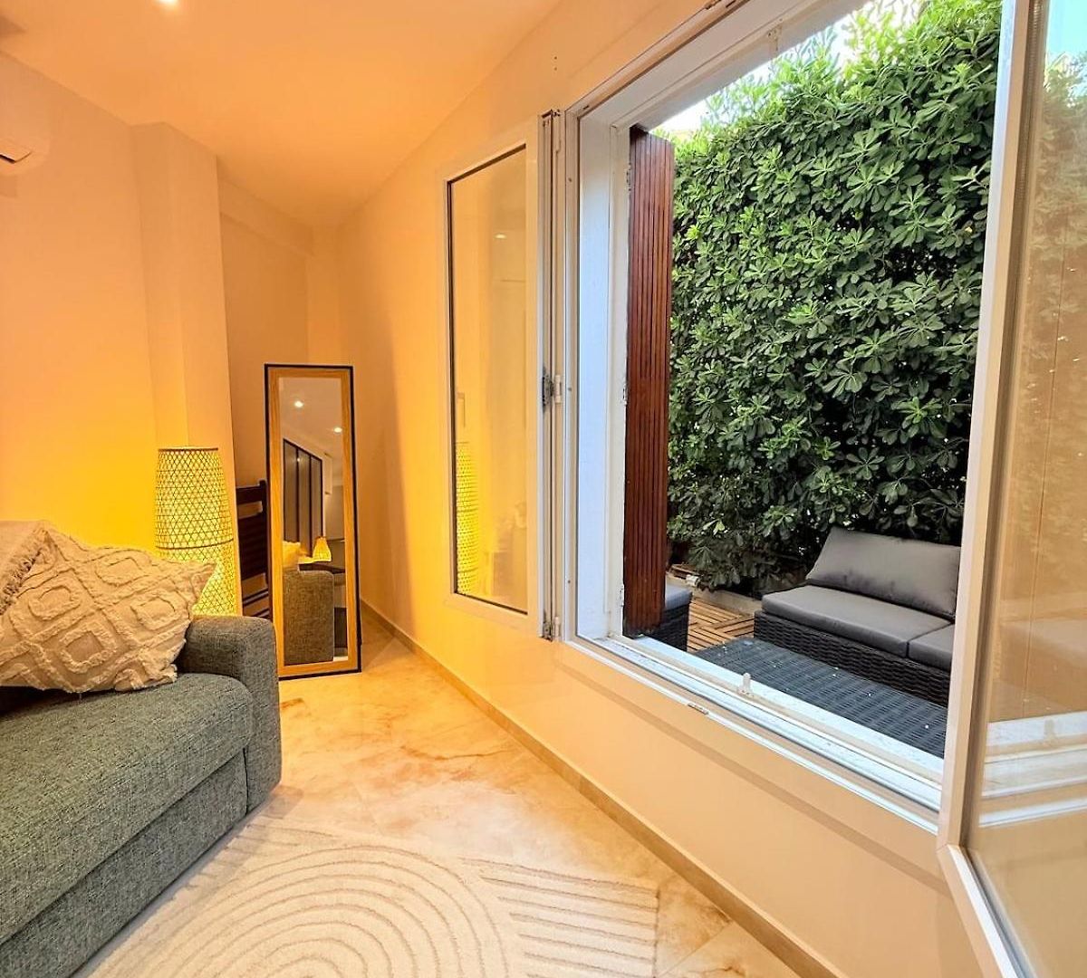 Terrace - Liberation Apartment